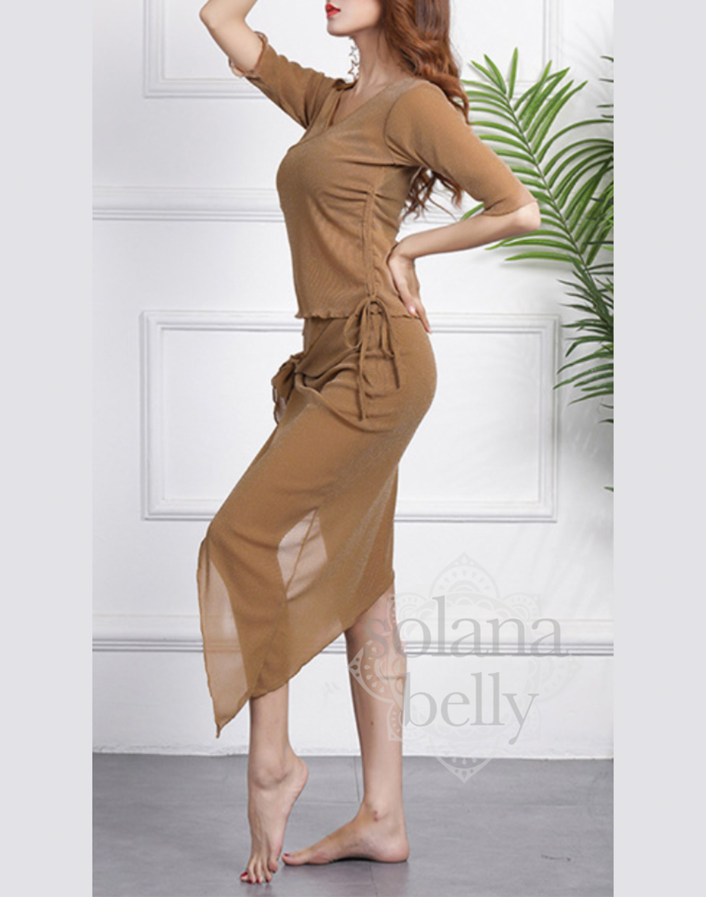 横からのシルエットも美しい、ベリーダンス衣装としても活躍するレッスン着。ストレッチ素材が体にやさしくフィットします。