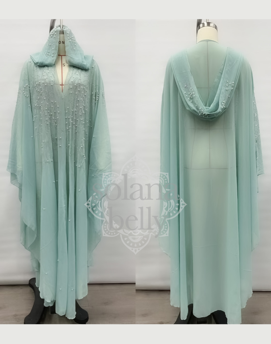 トルソーに着せたミントグリーンのガラベーヤ(アバヤ)を前後から撮影し、ベリーダンス衣装の上に羽織った際の丈感と背面シルエットが分かる写真。