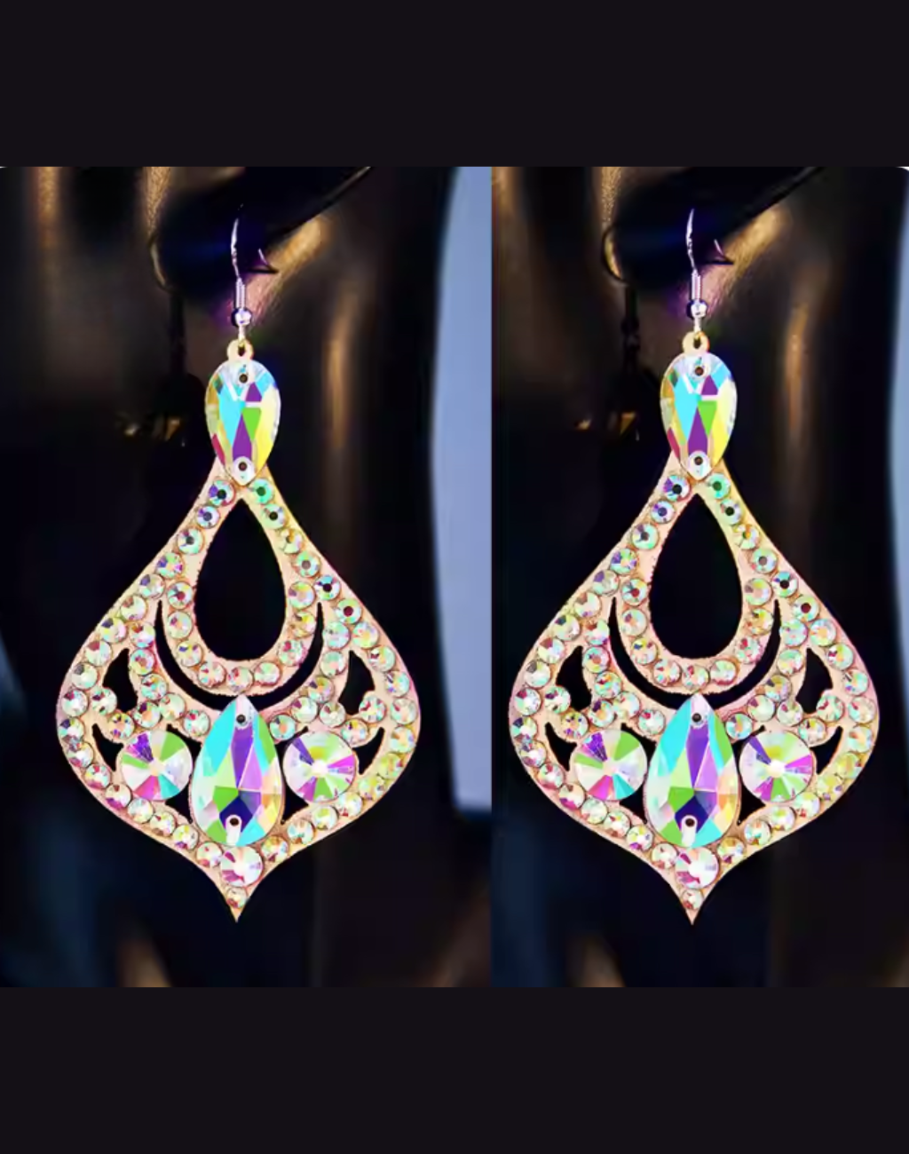 左右ペアで並べたオリエンタルドロップのアクセサリーを正面から撮影し、ベリーダンス衣装やレッスン着に合わせた際のシンメトリーな形状が確認できる商品写真