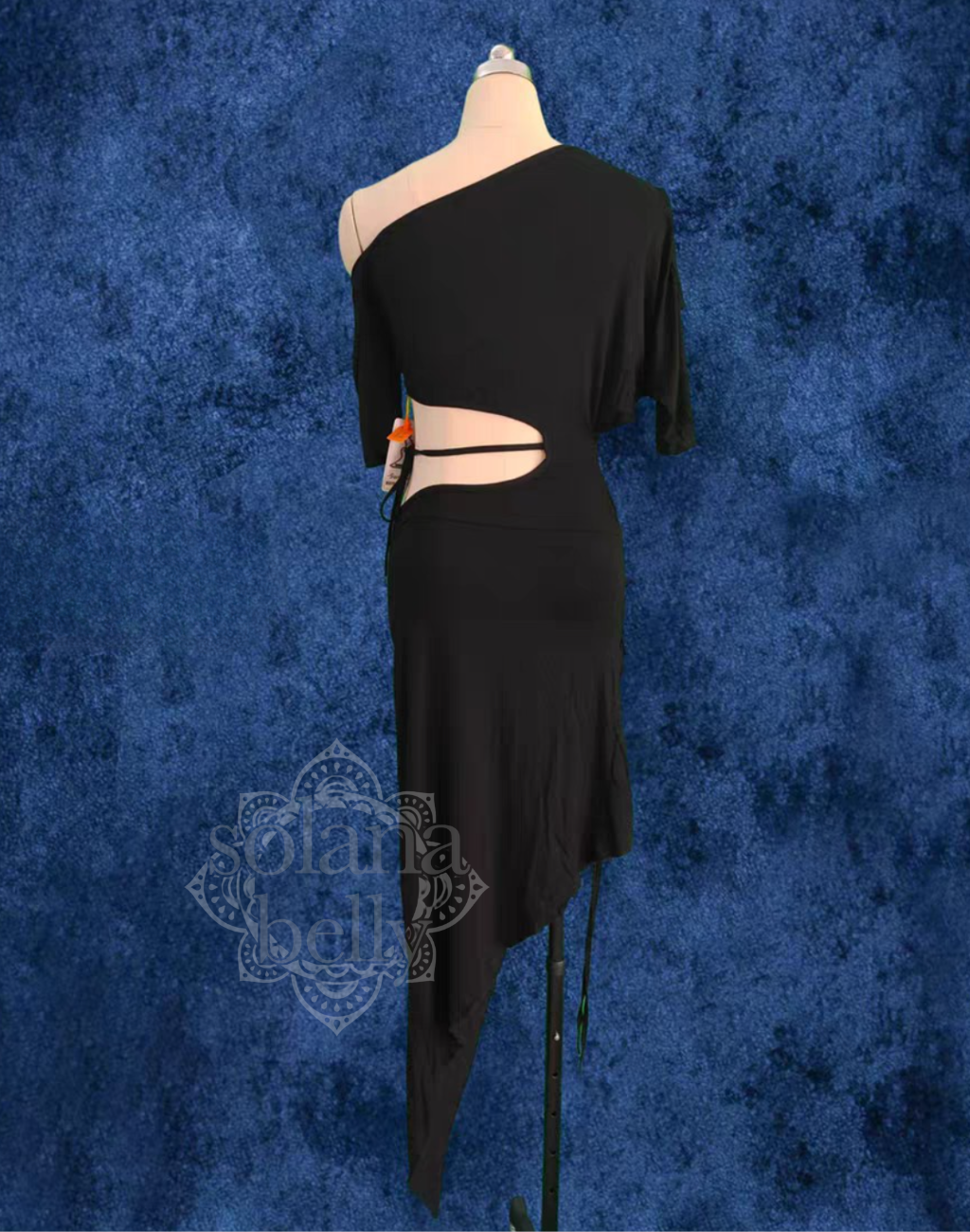 ンナーパンツ付きで安心感のあるブラックワンピース、ベリーダンスのレッスン着にも衣装にも活躍する一着