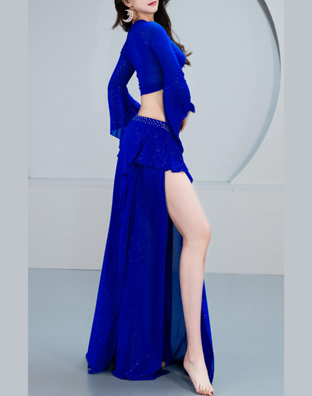 送料無料】深みブルーにビジューが煌めくセットアップ|ベリー 送料無料】深みブルーにビジューが煌めくセットアップ|ベリー