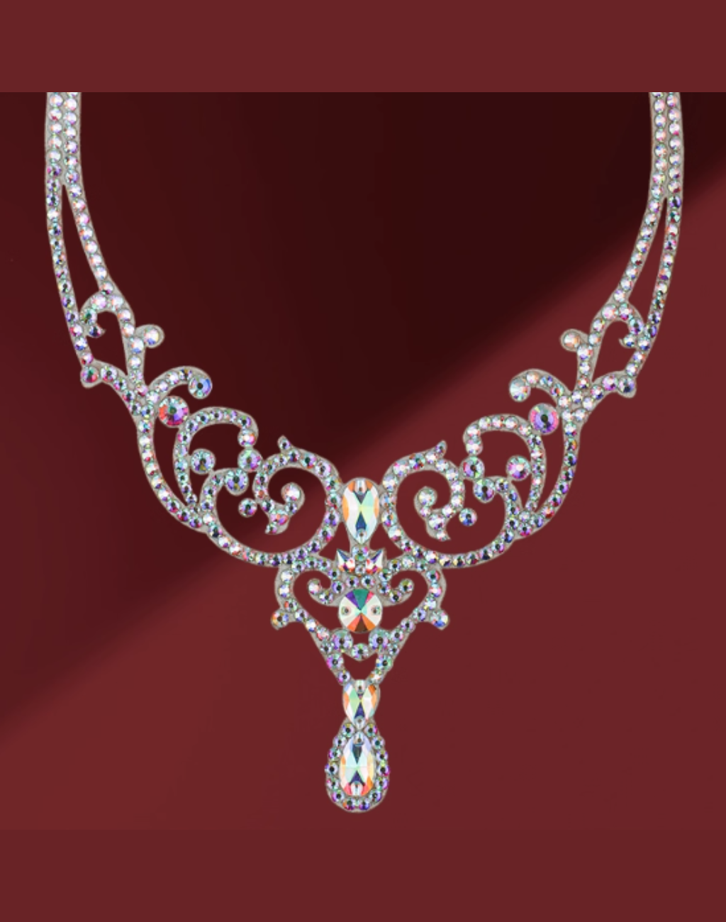 ベリーダンス衣装やレッスン着に合わせたい最高級ネックレスの繊細なアクセサリー装飾をアップした画像。