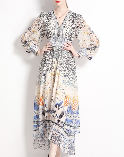 ベリーダンス衣装に重ねて着られるガラベーヤワンピースとして、ウエスト切り替えと前開き仕様が動きやすいレッスン着のコーディネート。