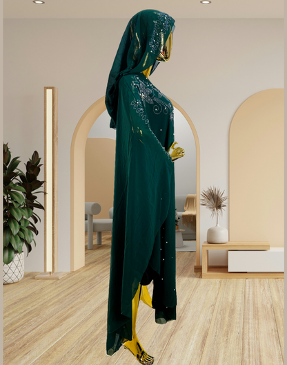 横向きのマネキンがガラベーヤの流れるラインを見せる構図。ベリーダンスのレッスン着にも馴染む柔らかな落ち感が、舞台袖へ歩く後ろ姿を連想させる一枚。