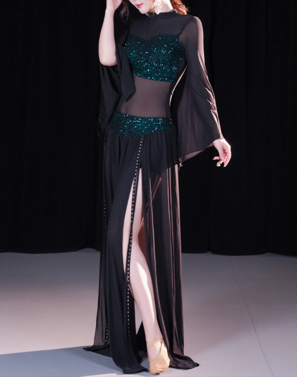 送料無料】露出控えめで上品なスパンコールセットアップ|ベリーダンス 送料無料】露出控えめで上品なスパンコールセットアップ|ベリーダンス