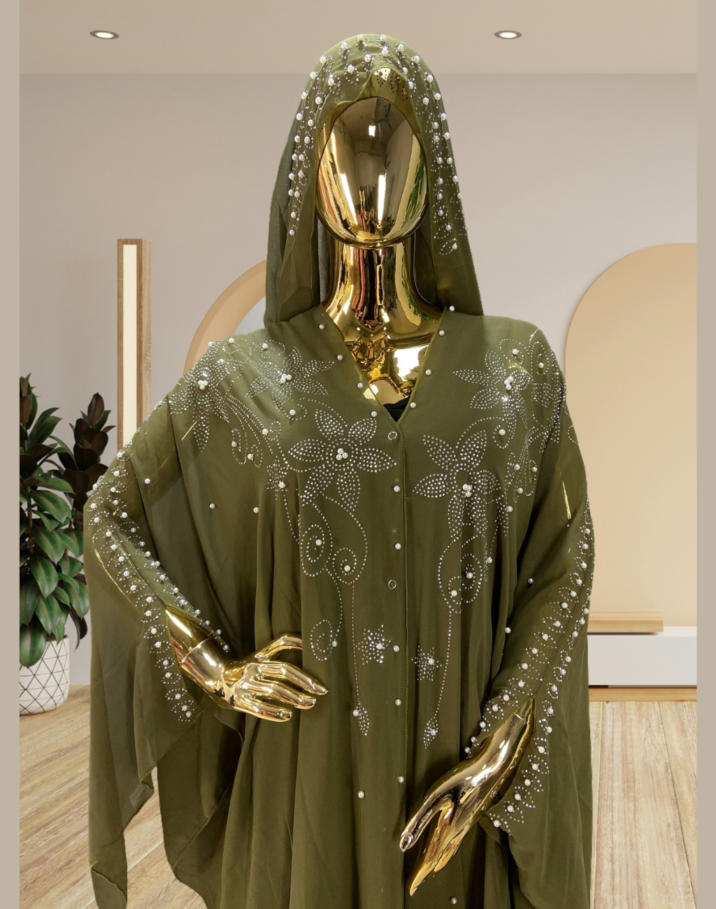 胸元のビジュー装飾が際立つガラベーヤの上半身アップ。ベリーダンス衣装の上から羽織ると表情が引き締まり、舞台袖で最終チェックをするような静かな緊張を感じさせる角度で撮影されている。