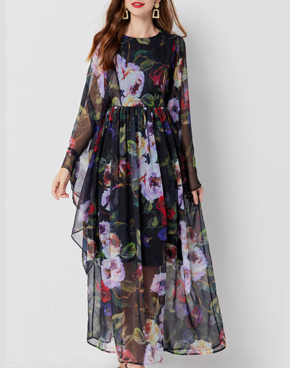 身体のラインに沿って落ちるガラベーヤワンピースを真っすぐ着用した立ち姿。
ベリーダンス衣装やレッスン着の上に羽織れる上品なシルエットが分かる角度。