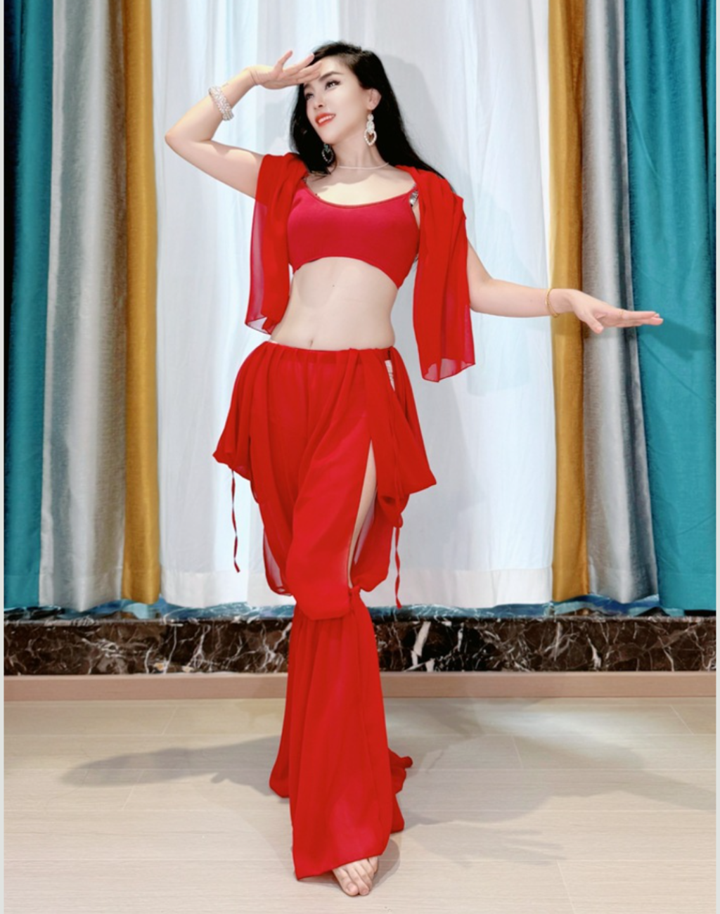 ベリーダンス衣装 赤 エジプト製 フレアスカート付き C〜Dカップ ベリーダンス衣装 赤 エジプト製 フレアスカート付き C〜Dカップ